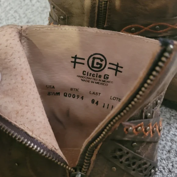 Women's size 8.5 Like New Leather Booties - Picture 3 of 7